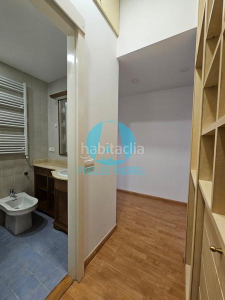 Foto 1dc87a5e-3d4c-4605-870b-9bce326e7ff2. Alquiler casa adosada casa con local con acabados modernistas en alquiler centro . en Mataró