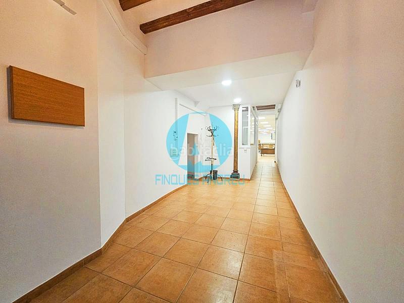 Foto 1e6f1e25-6bb9-445c-a2ac-20cdec32a7fc. Alquiler casa adosada casa con local con acabados modernistas en alquiler centro . en Mataró