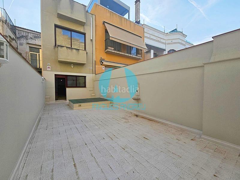Foto 51673646-5099-42d9-9e6c-17f8639e6b46. Alquiler casa adosada casa con local con acabados modernistas en alquiler centro . en Mataró