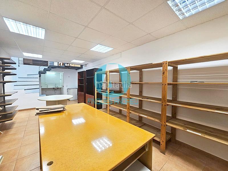 Foto 6e22c842-9264-4129-b992-959462b63823. Alquiler casa adosada casa con local con acabados modernistas en alquiler centro . en Mataró