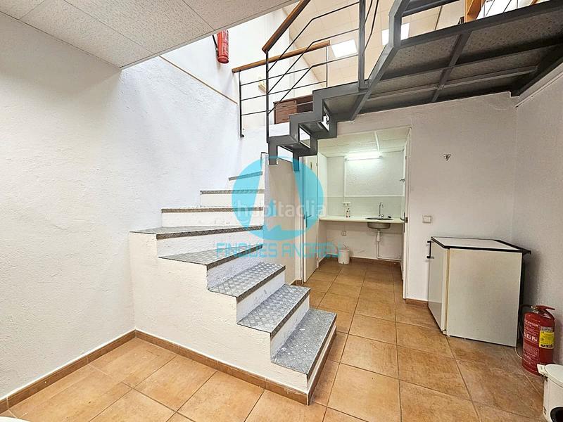 Foto a60ef0a6-a040-48fe-919f-8a6f9d91a1ec. Alquiler casa adosada casa con local con acabados modernistas en alquiler centro . en Mataró