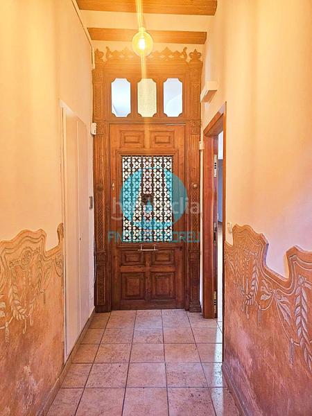 Foto caf7b1b5-2725-46ab-8155-96017d437a17. Alquiler casa adosada casa con local con acabados modernistas en alquiler centro . en Mataró