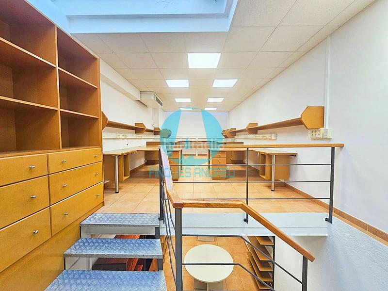 Foto ec7c3812-edf7-4760-a53d-9e9f4cab2f4a. Alquiler casa adosada casa con local con acabados modernistas en alquiler centro . en Mataró