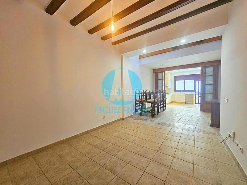 Foto ff0c1df9-157a-47e4-8553-636a483fc70e. Alquiler casa adosada casa con local con acabados modernistas en alquiler centro . en Mataró