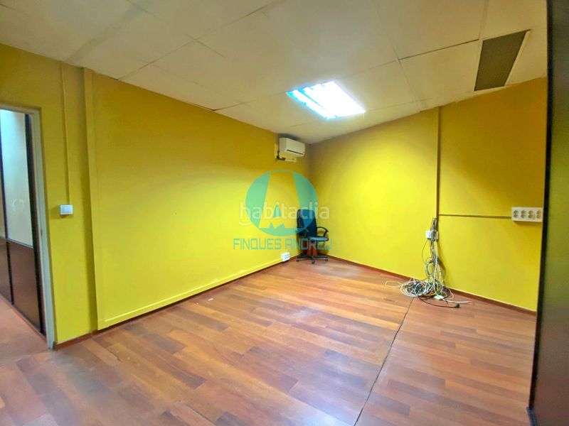 Foto 46440657-bfe7-4b12-af6c-0cfc3695e581. Local comercial a Centre Mataró