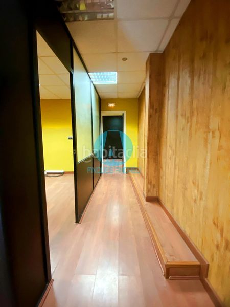 Foto 83511918-68e6-46c7-9acd-c0ec4b57da40. Local comercial a Centre Mataró