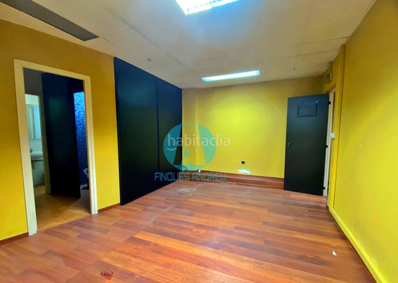 Foto 9cd0776d-a957-445c-89e5-c17a3b439f3e. Local comercial a Centre Mataró