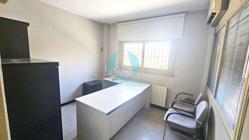 Foto 2b256fd2-d2be-4398-9114-5ff1ef61ed96. Piso  en venta en zona camí del mig con uso actual de oficina 160.000 en Mataró