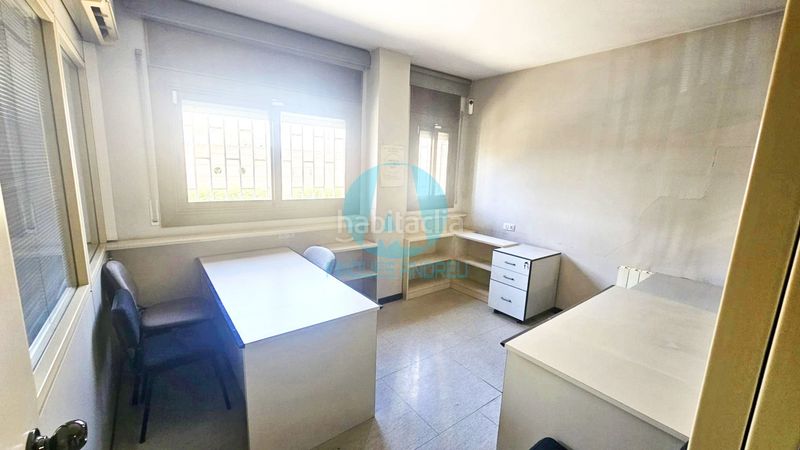 Foto ec983438-2f24-4fe1-9670-87f80b991d7a. Piso  en venta en zona camí del mig con uso actual de oficina 160.000 en Mataró