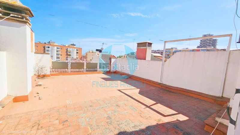 Foto f44f4e91-41a4-49ad-910b-c1260b64b2ff. Casa amb calefacció a Centre Mataró