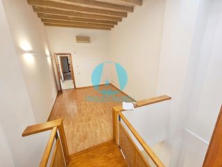 Rent Flat in Centre. Exclusivo piso triplex con terraza privada en el centro de matar