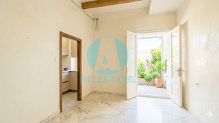 Semi detached house in Havana. Casa de 234 m para reformar con infinitas posibilidades