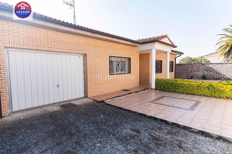 Foto f444f745-6d3a-4d5c-b796-76b94a9089b9. Chalet en Marcilla