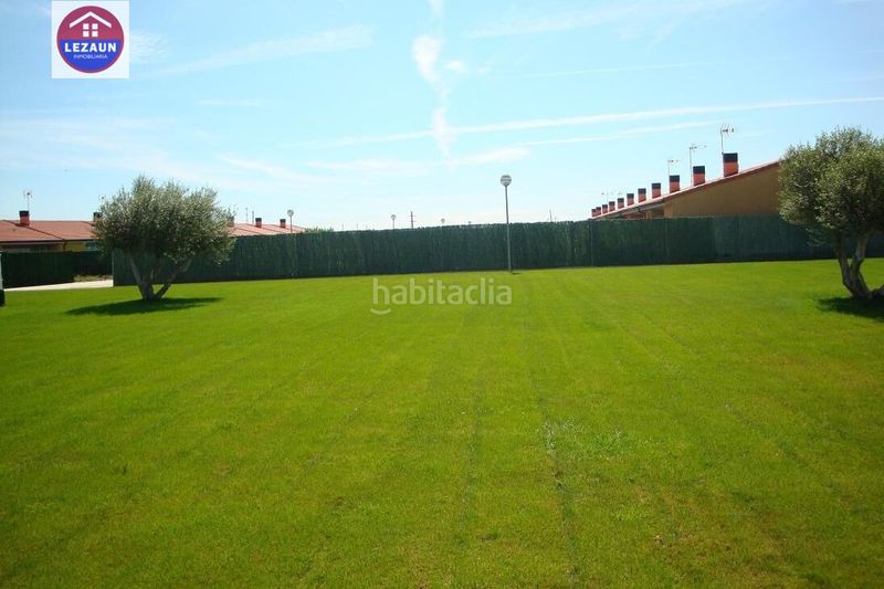 Foto 6540678f-a854-4444-859f-eb2ae03cf28f. Casa adossada amb aparcament piscina a Peralta