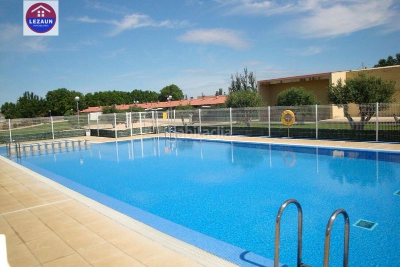 Foto a994d2e5-6829-46de-bf17-998da7508a9f. Casa adossada amb aparcament piscina a Peralta
