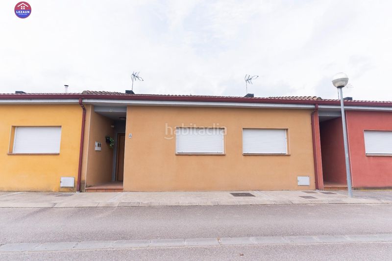 Foto bd36de76-600b-4497-8b29-ed8736e85e28. Casa adossada amb aparcament piscina a Peralta