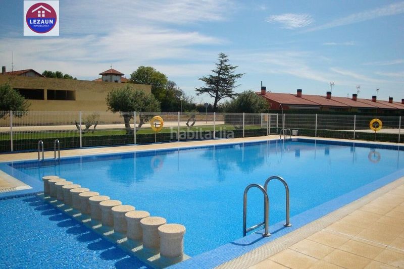 Foto ee61eaf5-4e64-4fe7-b00f-41afd1232eab. Casa adossada amb aparcament piscina a Peralta