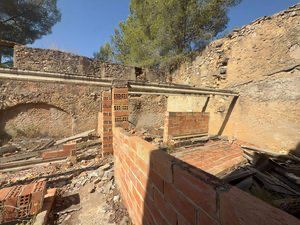 Rural plot  Carrer quintanes 16. Masía d'escansa - oportunidad única en el baix penedès