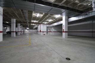 Lloguer Aparcament cotxe a Calle chillida 4. Plaza de garaje en alquiler - centro de negocios carrida plaza