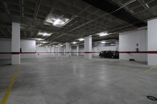 Rent Car parking in Calle chillida 4. Plaza de garaje en alquiler - centro de negocios carrida plaza