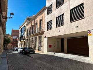 Miete Autoparkplatz in Calle arráez 9. Tu plaza de garaje en pleno centro histórico de almeria. calle a