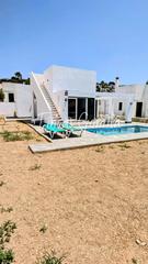 Casa  Passeig maritim. Impresionante chalet de diseño moderno con piscina y vistas al m
