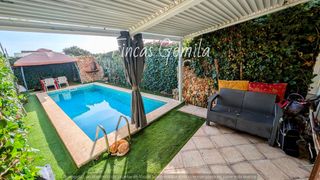 Casa  Madagascar. Chalet con piscina mahon