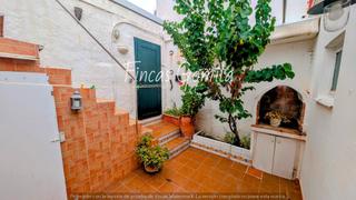 Masía  Stuart. Planta baja con patio en es castell