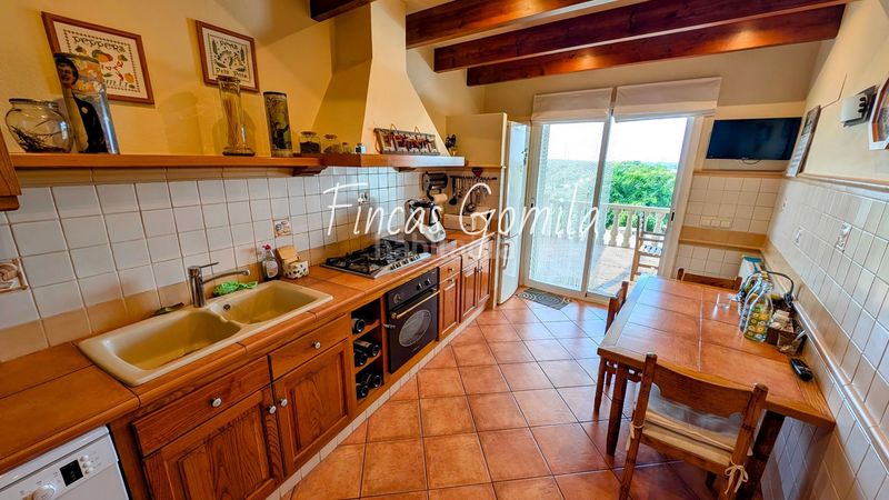 Foto 2d6876f2-1bf3-41d5-8f61-388da69a2293. Masia amb calefacció aparcament piscina a Alaior poble Alaior