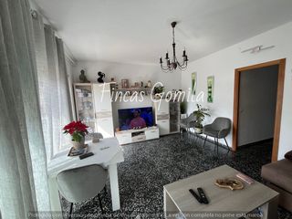 Pis  Campament. Luminoso piso en mahón con terraza y balcón, vistas despejadas y