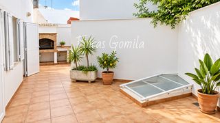 Appartamento in Alaior Poble. Amplio primer piso con terraza y barbacoa en un edificio de solo