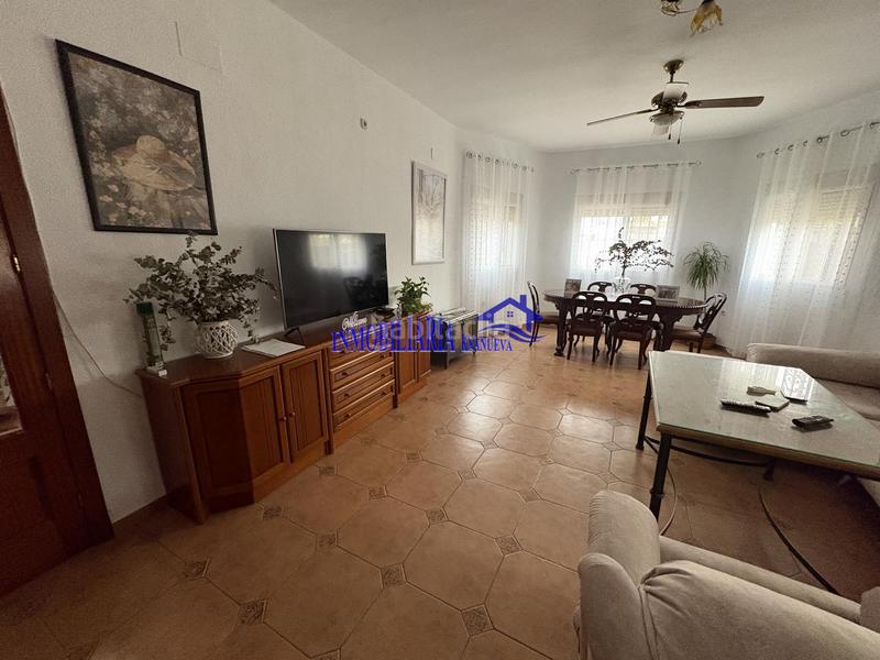 Foto cc9837ee-c616-43b7-82b5-b79f6905870f. Rent chalet with parking in Alcolea Córdoba