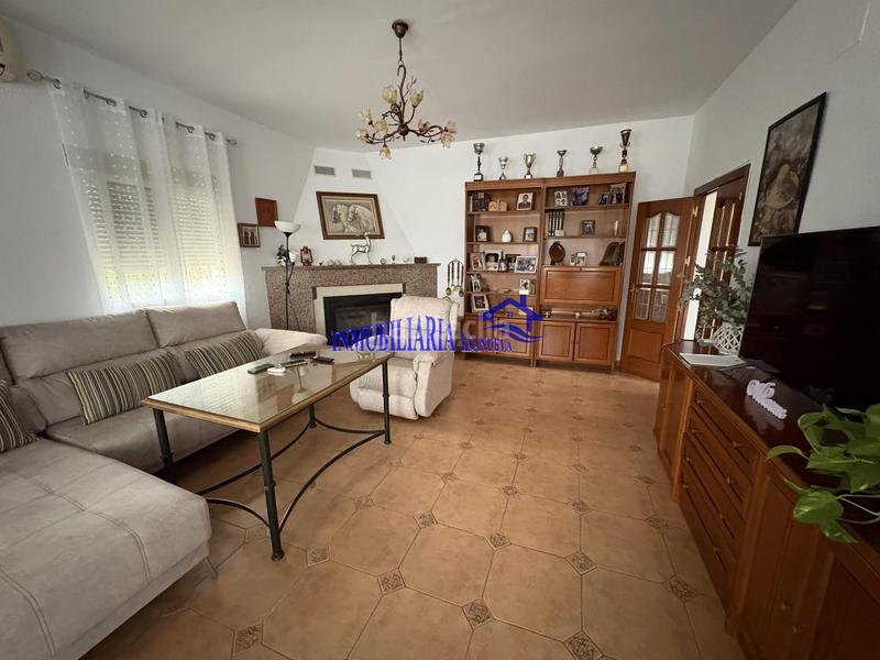 Foto e38982a3-0030-49a4-b0a4-7eab68ace522. Rent chalet with parking in Alcolea Córdoba