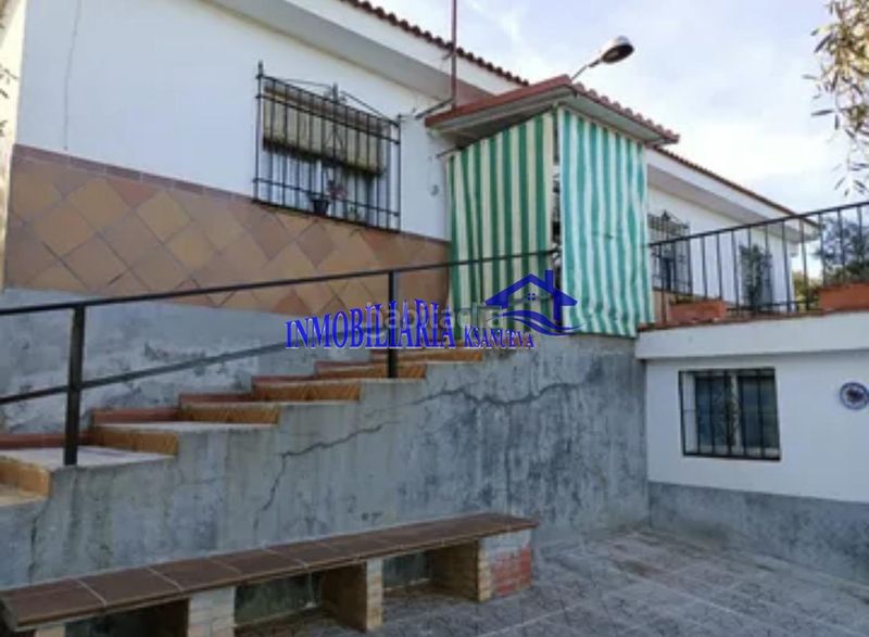 Foto c70a3759-e61f-467b-8834-8e8d8f71c080. Xalet amb piscina a Almodóvar del Río