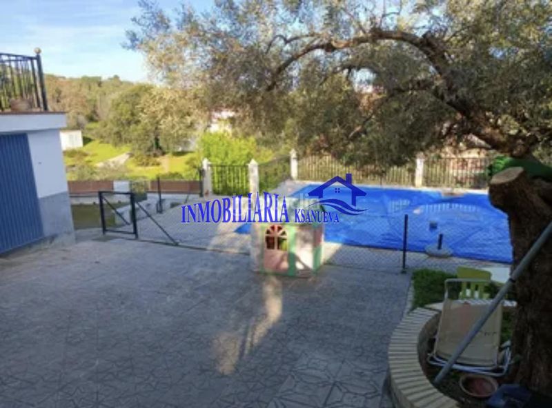 Foto d9fe166b-41b2-4034-902c-cc78042fcd67. Xalet amb piscina a Almodóvar del Río
