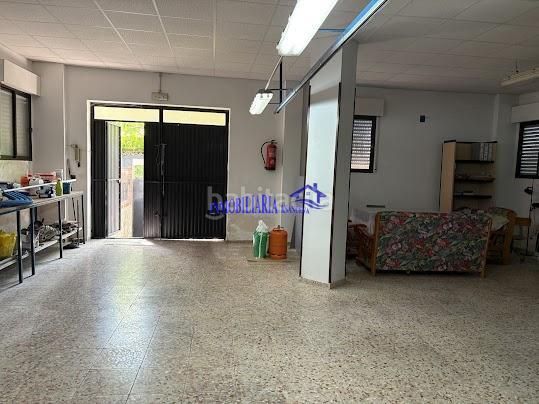 Foto d5e77082-7a1f-4c5c-8863-315c0c4ab7f1. Xalet amb aparcament piscina a Andújar