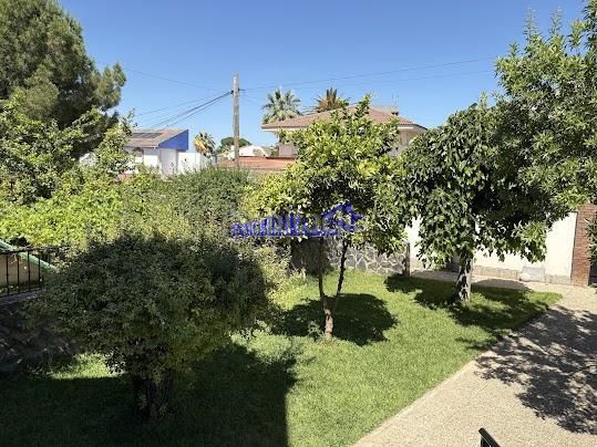 Foto f77123ec-6642-4ff7-ad5b-1f58bb3f4736. Xalet amb aparcament piscina a Andújar