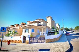 Chalet à San Miguel de Salinas. Chalet independiente en san miguel con plaquas solares
