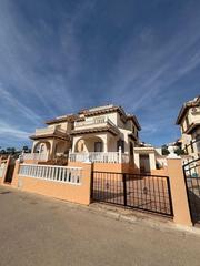 Maison jumelée à Lomas de Cabo Roig - Los Dolses. Adosado duplex con gran terraza jardín y piscina en lomas de cab