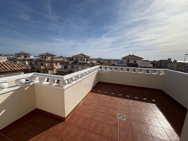 Foto 9ca459bf-c2d8-417d-9b6f-d0f3ff6b813e. Casa pareada adosado duplex con gran terraza jardín y piscina en lomas de cabo roig, costa en Orihuela