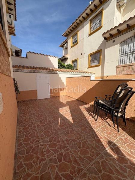 Foto dba22384-c743-4f58-9ec5-9891121f0dcd. Casa pareada adosado duplex con gran terraza jardín y piscina en lomas de cabo roig, costa en Orihuela