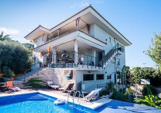 Chalet à Vistahermosa. Exclusivo chalet independiente de 760 m2 en vistahermosa