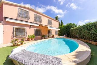 Chalet in Calle horta de la sega 18-19. Gran oportunidad! chalet independiente en finestrat a un paso de