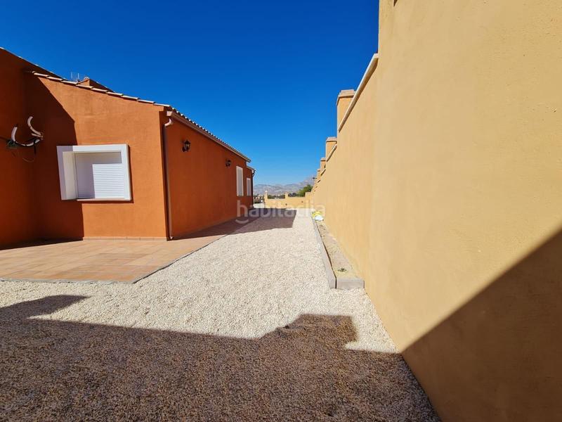 Foto 35368f1c-a194-433c-b50f-6cae6bd6d49e. Xalet amb aparcament piscina a Busot