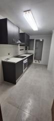 Rent Flat in Calle fotógrafa pilar cortés alemañ 1. Estupendo alquiler de larga temporada. vivienda sin amueblar en