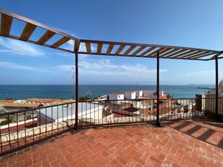 Appartement à Calle virgen del socorro 54. Vivienda céntrica en raval roig con vistas al mar y al castillo