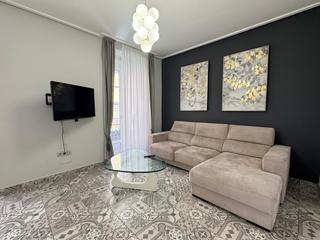 Location Appartement  Calle susana llaneras. Vive en el corazón de alicante con estilo y confort