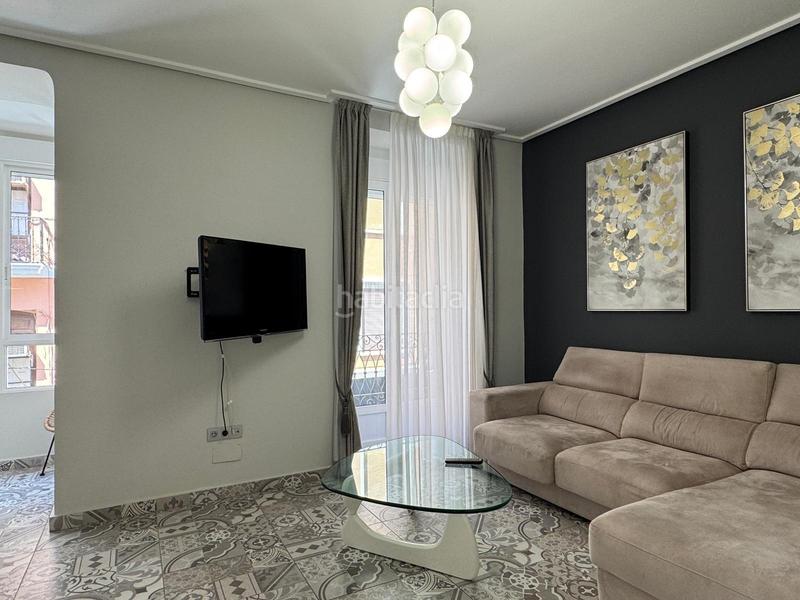 Foto f8adfb16-aac4-4754-af44-104baa0f71a7. Rent flat in Barrio del Centro Alicante
