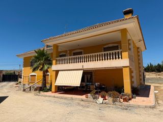 Chalet  Calle calle turquesa 29. Espectacular chalet independiente con 7 dormitorios, piscina y 1