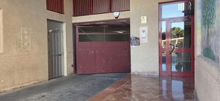 Aparcament cotxe a Calle de adrián pastor 1. Se vende amplia plaza de garaje en san gabriel